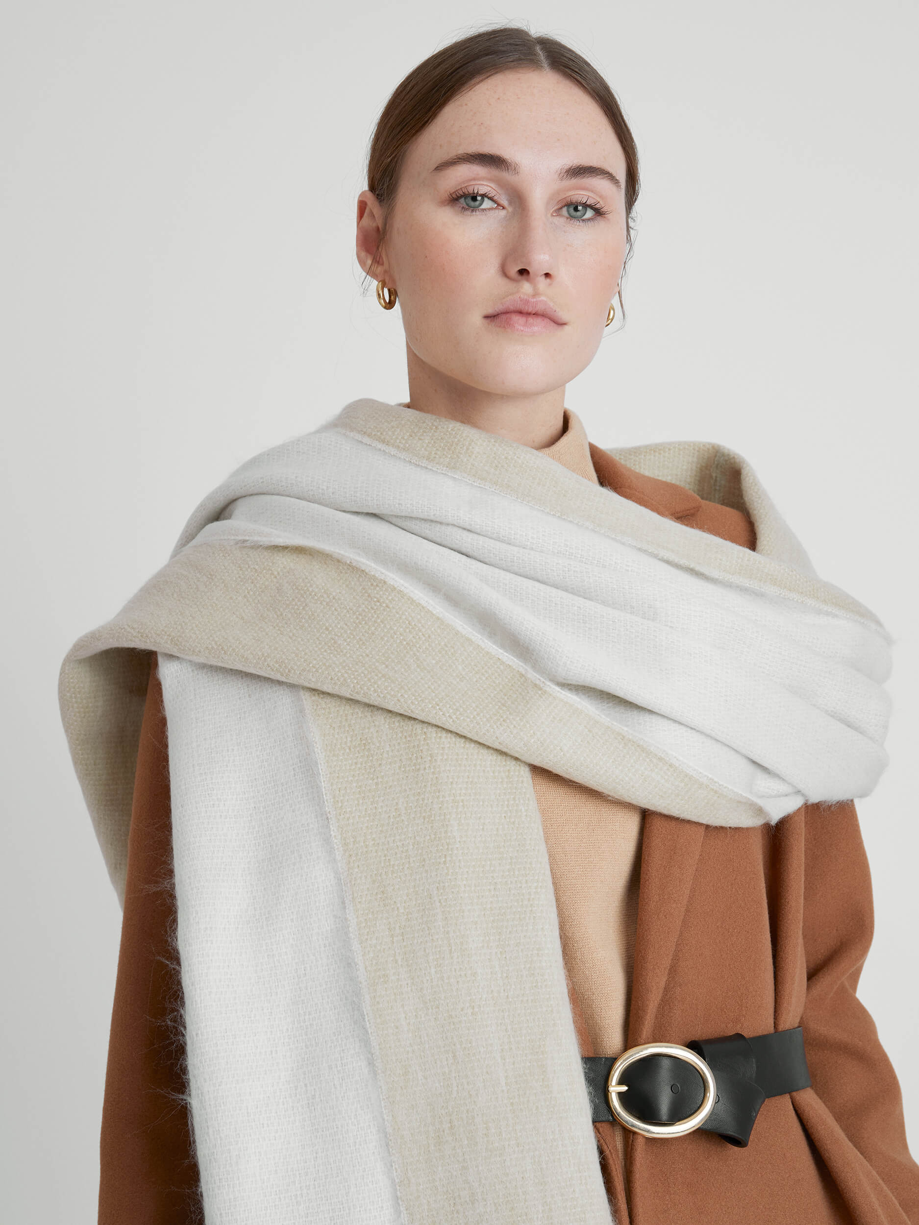Double Scarf Beige / White